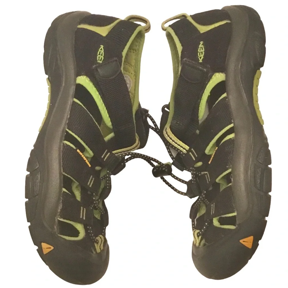 KEEN WaterpKids Sandals Newport H2 Closed Toe Black/ Lime Shoe Size-3